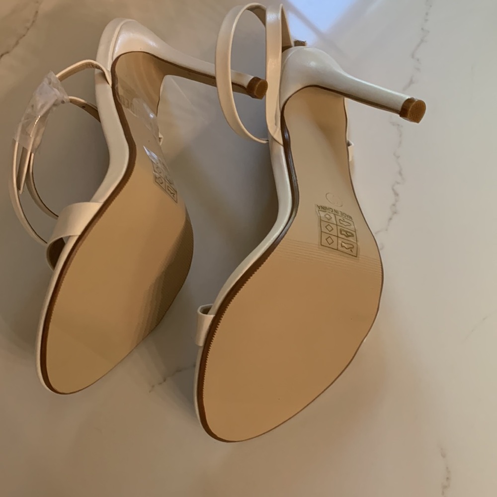Heels - Picture 3 of 3